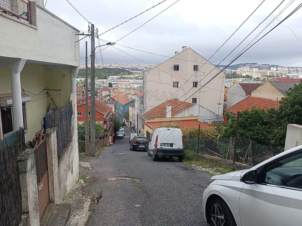 Moradia T12 para Venda em Pontinha e Famões Foto 19