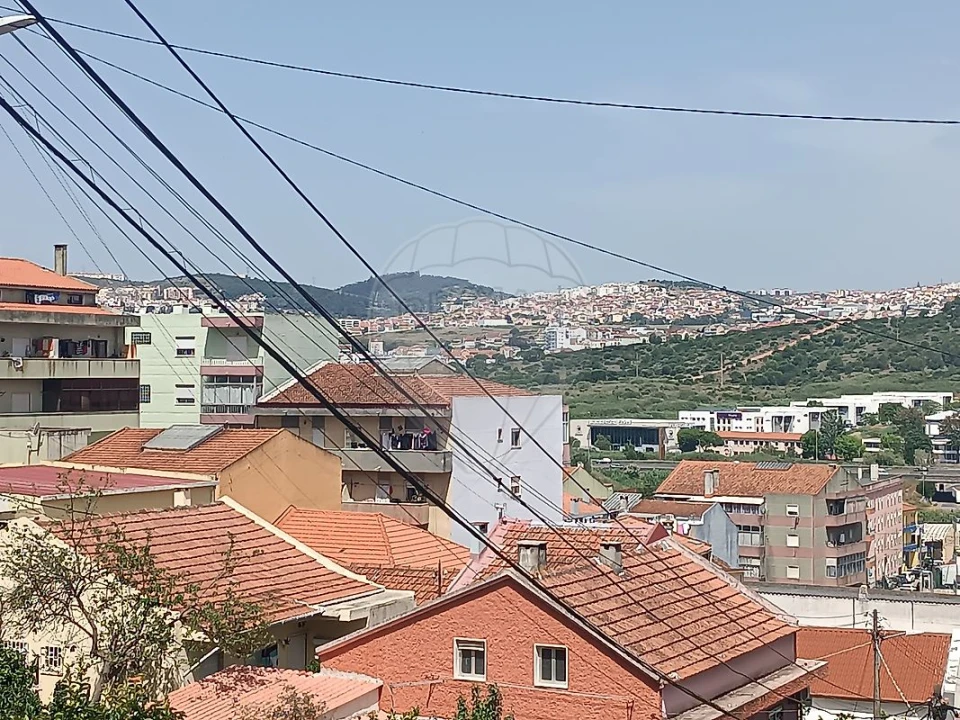 Moradia T12 para Venda em Pontinha e Famões Foto 18