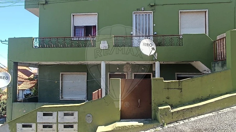 Moradia T12 para Venda em Pontinha e Famões
