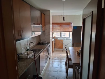 Apartamento T2 para Arrendamento em Santa Marinha e São Pedro da Afurada