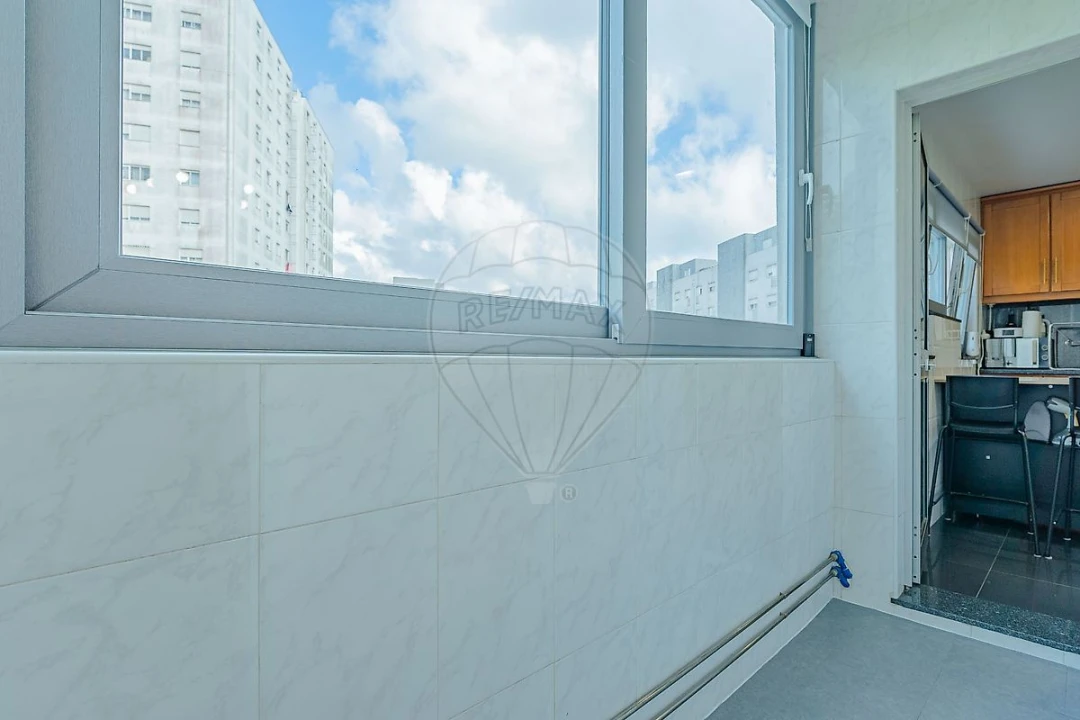 Apartamento T2 para Venda em Vilar de Andorinho Foto 10