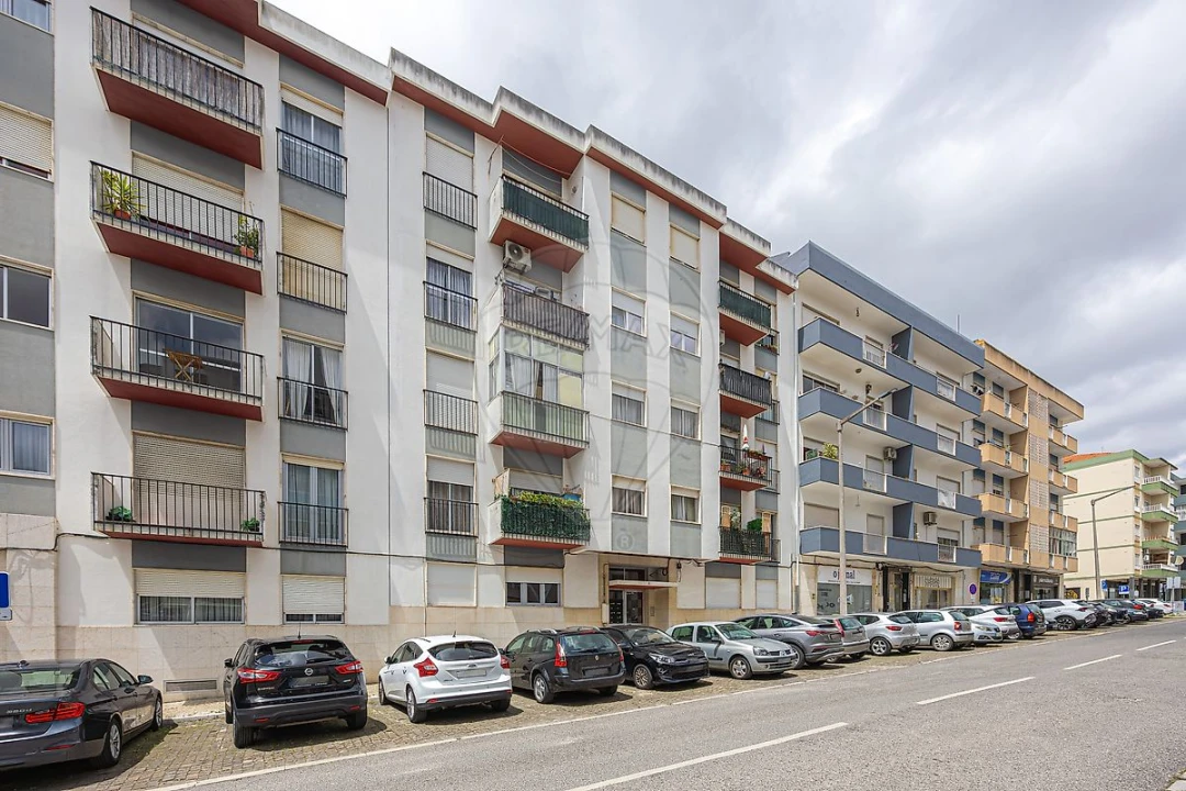 Apartamento T3 para Arrendamento em Santa Maria, São Pedro e Matacães Foto 16