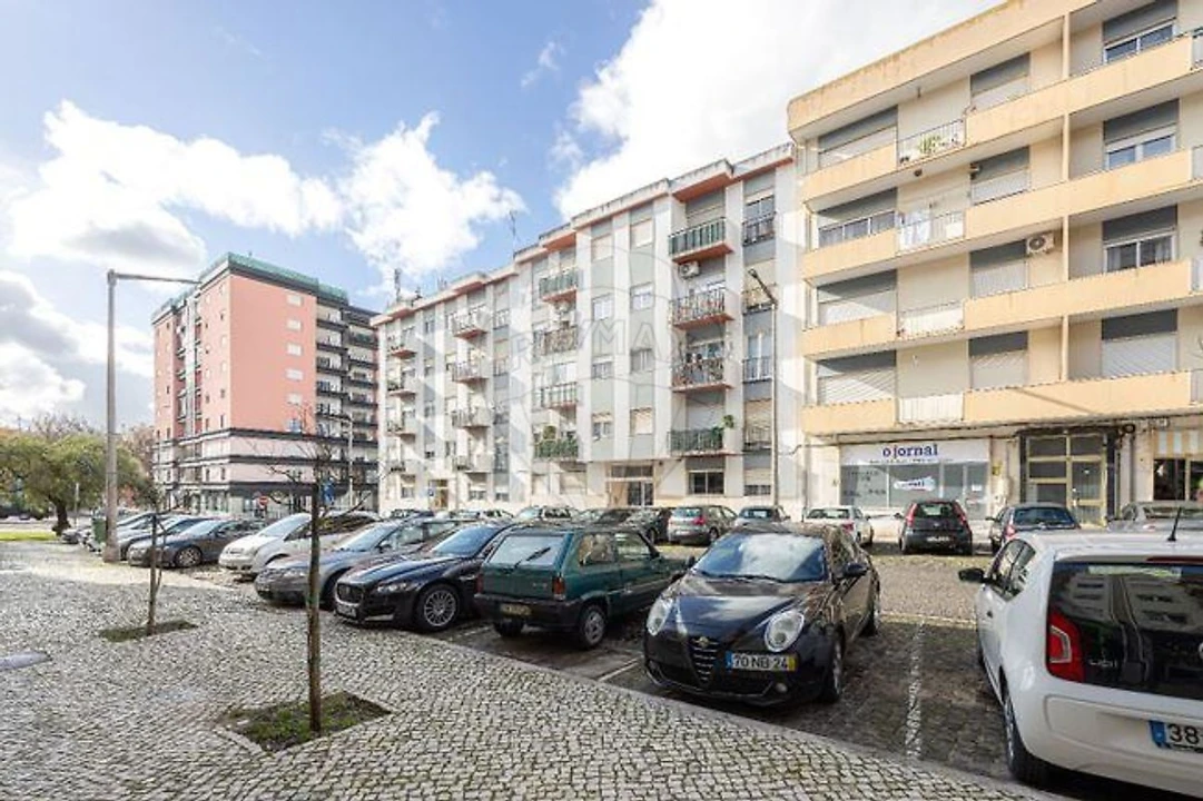 Apartamento T3 para Arrendamento em Santa Maria, São Pedro e Matacães Foto 2
