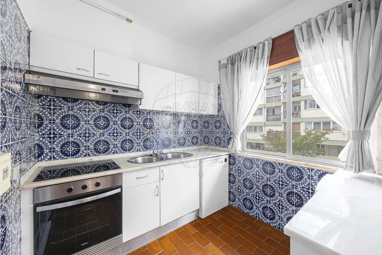 Apartamento T3 para Arrendamento em Santa Maria, São Pedro e Matacães Foto 6