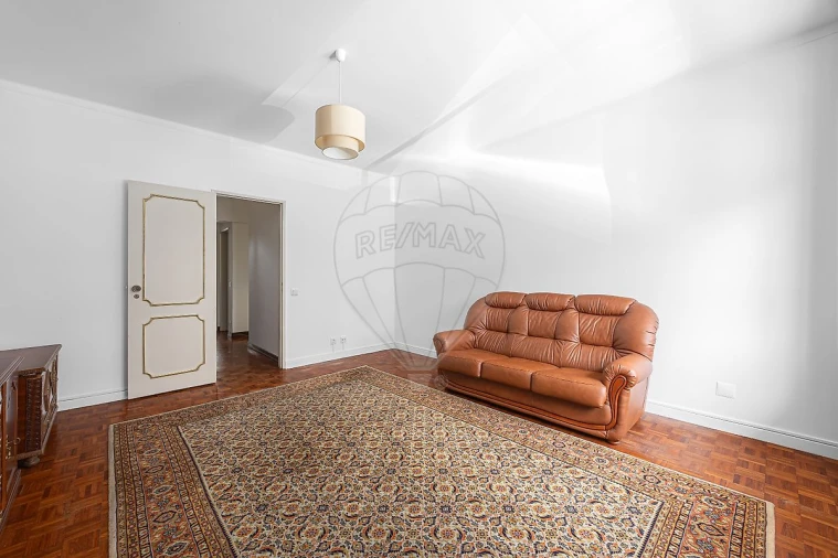 Apartamento T3 para Arrendamento em Santa Maria, São Pedro e Matacães Foto 5