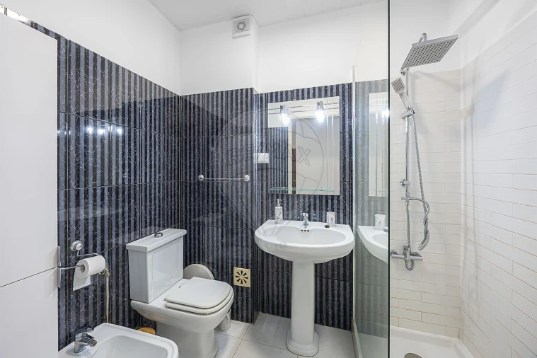 Apartamento T3 para Arrendamento em Santa Maria, São Pedro e Matacães Foto 12