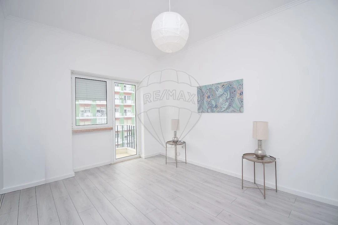 Apartamento T3 para Arrendamento em Benfica Foto 5