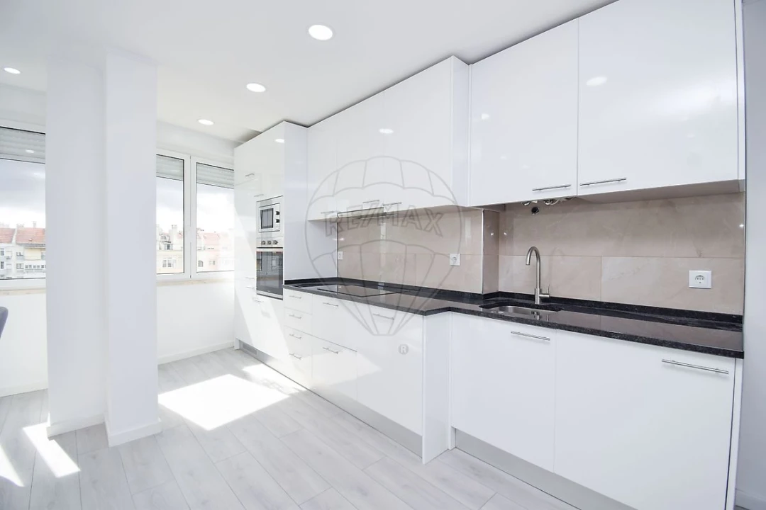 Apartamento T3 para Arrendamento em Benfica Foto 22