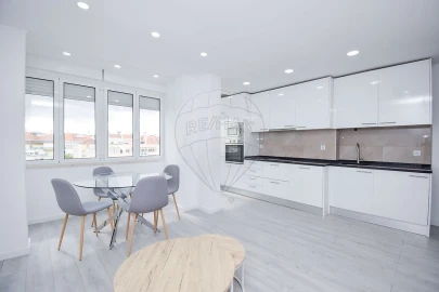 Apartamento T3 para Arrendamento em Benfica