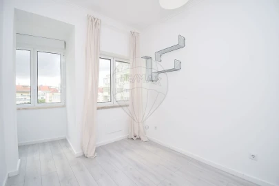 Apartamento T3 para Arrendamento em Benfica