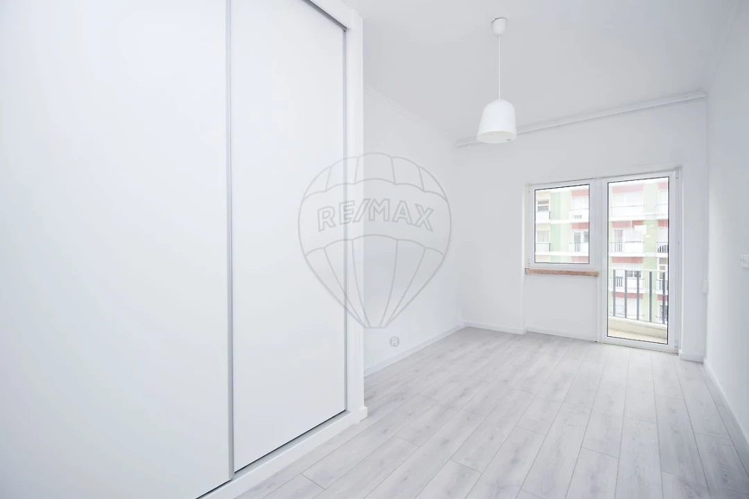 Apartamento T3 para Arrendamento em Benfica Foto 1
