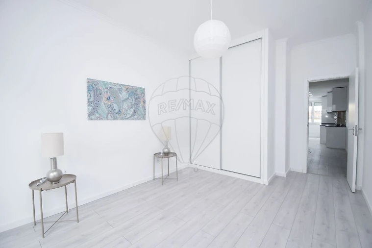 Apartamento T3 para Arrendamento em Benfica Foto 7