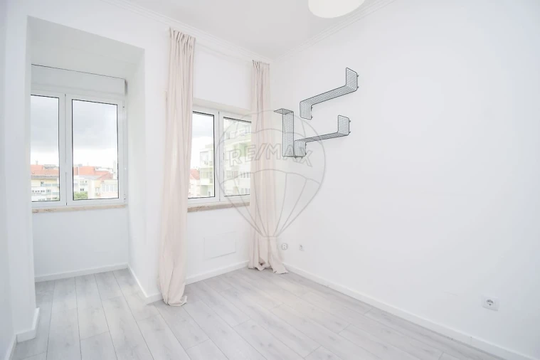 Apartamento T3 para Arrendamento em Benfica Foto 3