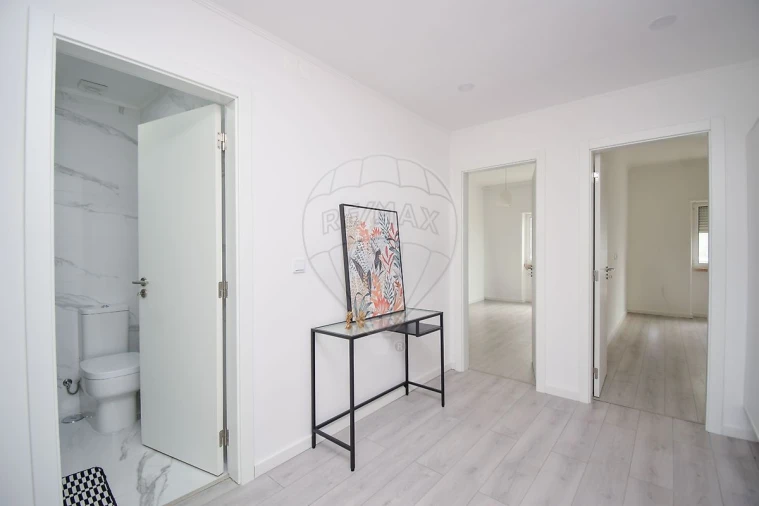 Apartamento T3 para Arrendamento em Benfica Foto 9