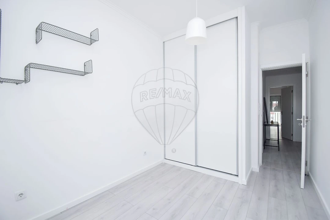 Apartamento T3 para Arrendamento em Benfica Foto 4