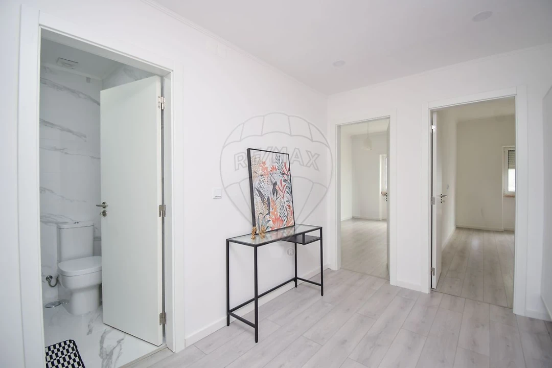 Apartamento T3 para Arrendamento em Benfica Foto 9