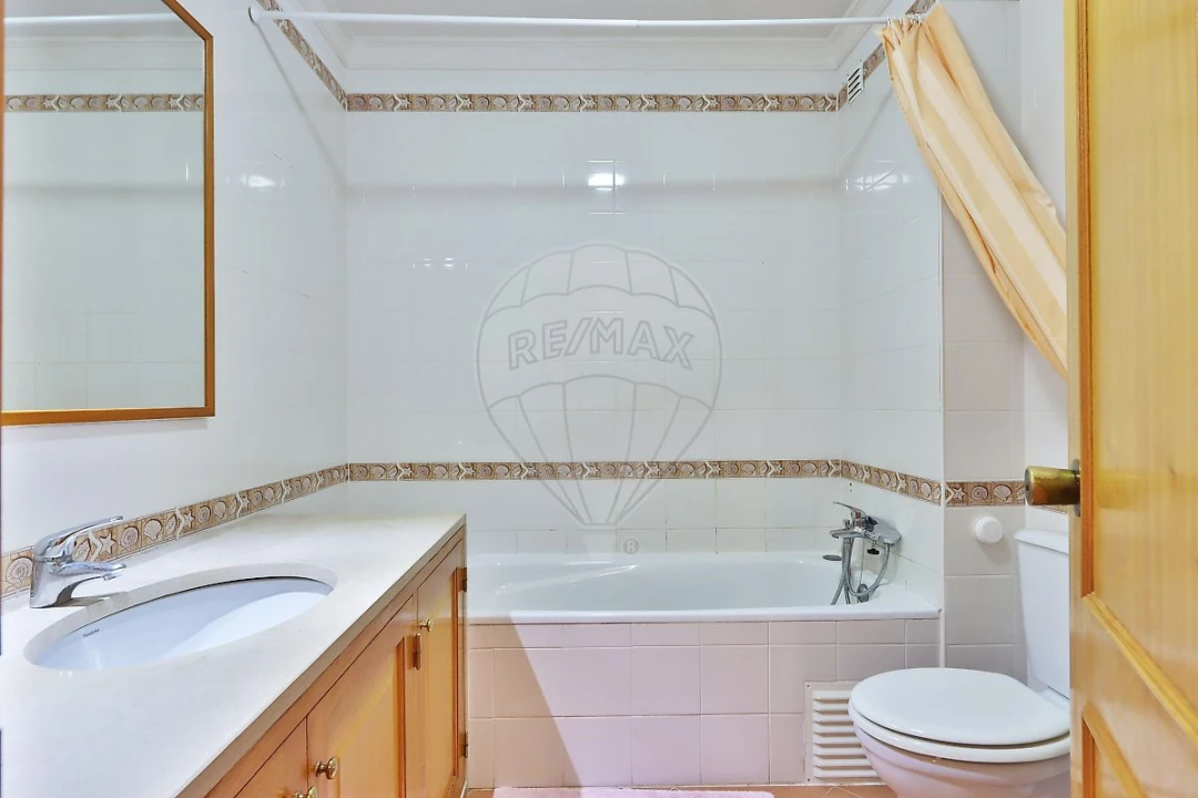 Apartamento T1 para Venda em Guia Foto 8