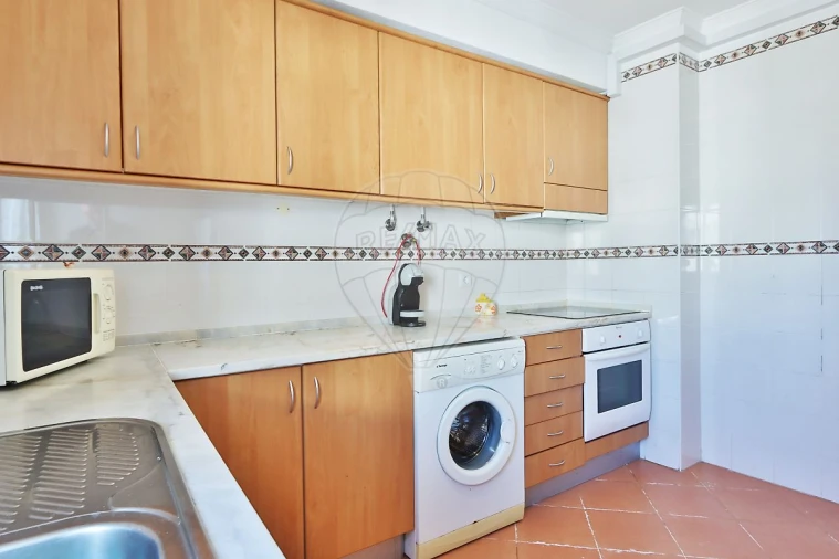Apartamento T1 para Venda em Guia Foto 3