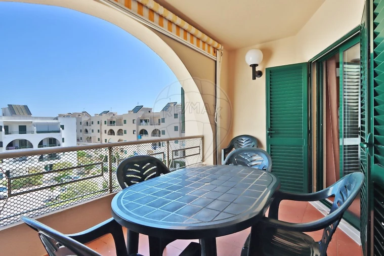 Apartamento T1 para Venda em Guia Foto 5
