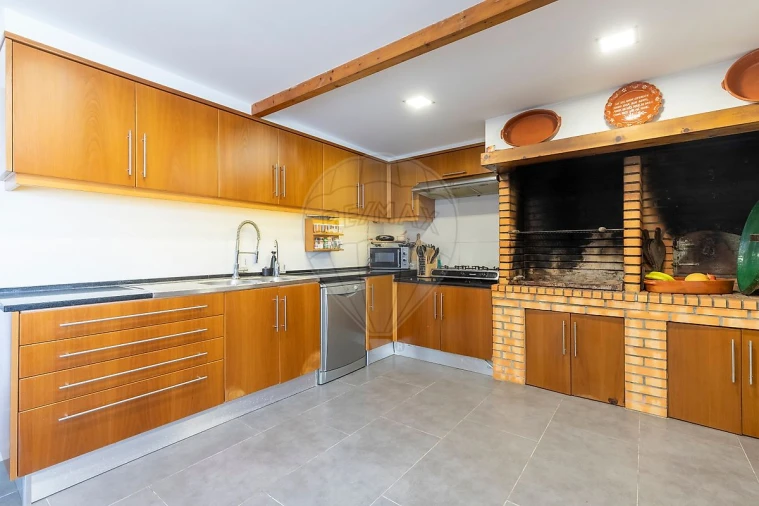 Moradia T4 para Venda em São Pedro da Cadeira Foto 3