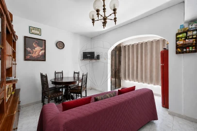 Apartamento T1 para Venda em Massamá e Monte Abraão