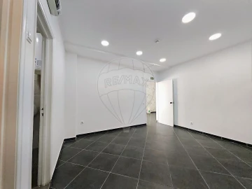 Loja para Arrendamento em Areeiro
