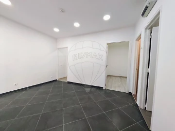 Loja para Arrendamento em Areeiro