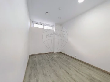 Loja para Arrendamento em Areeiro
