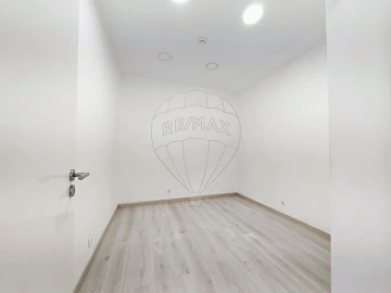 Loja para Arrendamento em Areeiro
