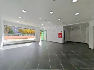 Loja para Arrendamento em Areeiro