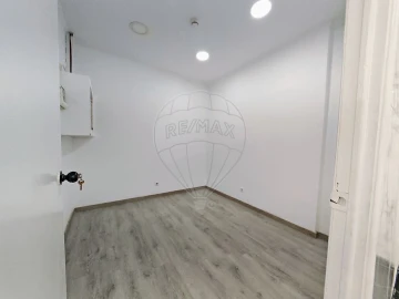 Loja para Arrendamento em Areeiro