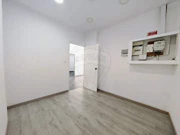 Loja para Arrendamento em Areeiro