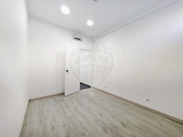 Loja para Arrendamento em Areeiro