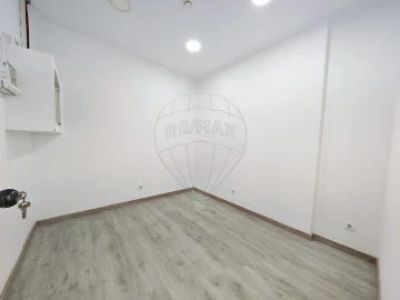 Loja para Arrendamento em Areeiro