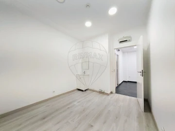 Loja para Arrendamento em Areeiro