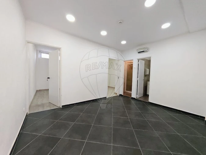 Loja para Arrendamento em Areeiro Foto 13