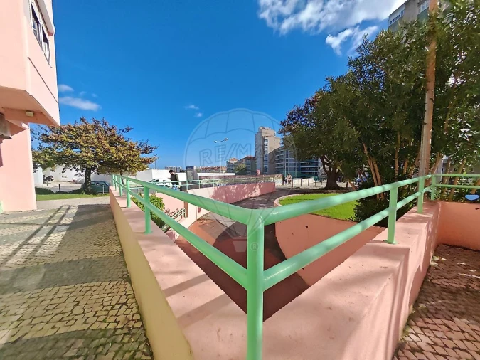 Loja para Arrendamento em Areeiro Foto 28