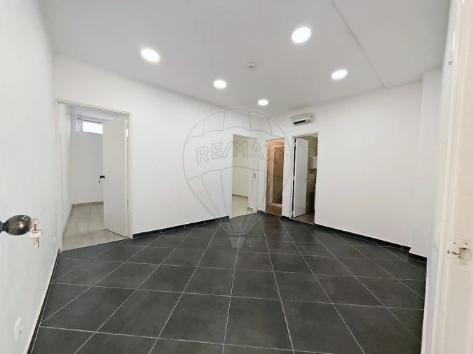 Loja para Arrendamento em Areeiro Foto 10