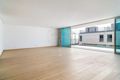 Moradia T4 para Venda em Carcavelos e Parede
