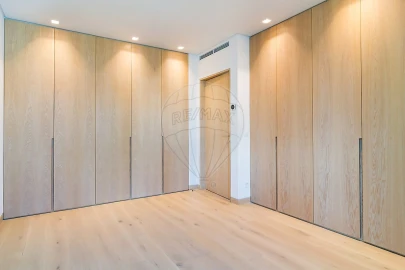 Moradia T4 para Venda em Carcavelos e Parede