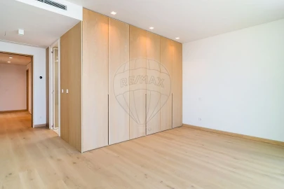 Moradia T4 para Venda em Carcavelos e Parede