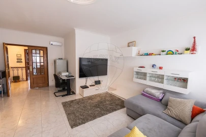 Apartamento T2 para Venda em Carregado e Cadafais