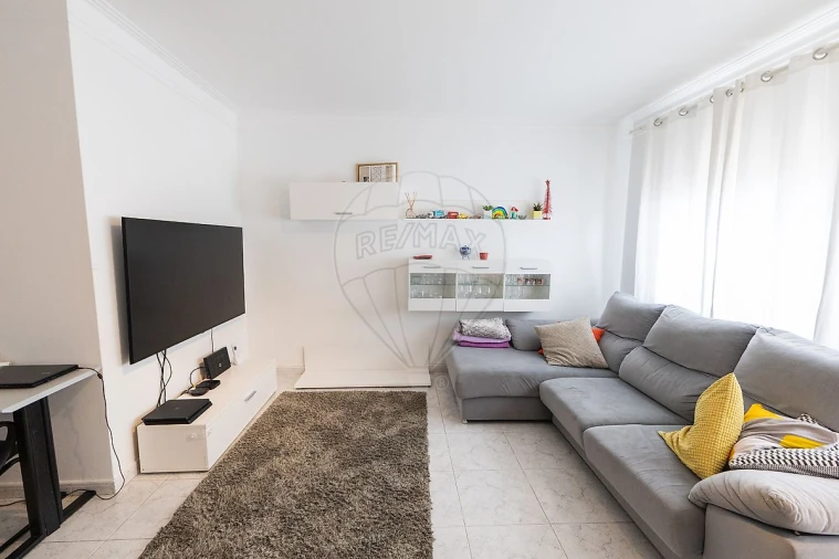Apartamento T2 para Venda em Carregado e Cadafais Foto 9