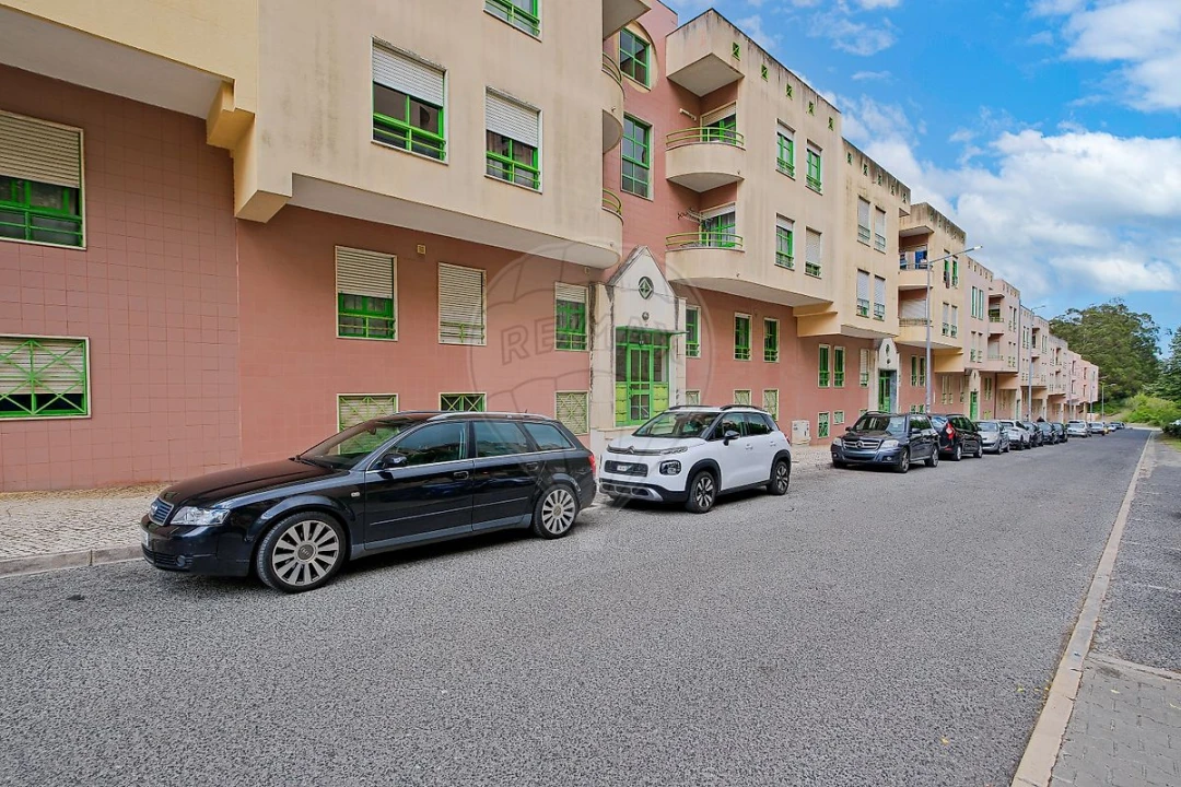 Apartamento T3 para Venda em Rio de Mouro Foto 5