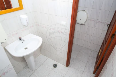 Loja para Arrendamento em Castanheira do Ribatejo e Cachoeiras