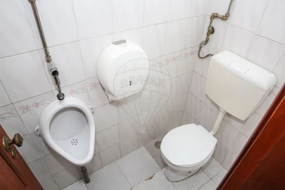 Loja para Arrendamento em Castanheira do Ribatejo e Cachoeiras