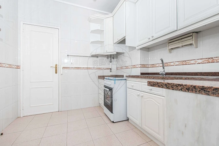 Apartamento T2 para Arrendamento em Parque das Nações Foto 18