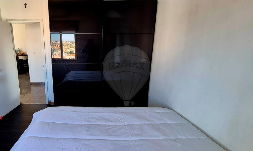 Apartamento T2 para Arrendamento em Carcavelos e Parede Foto 2
