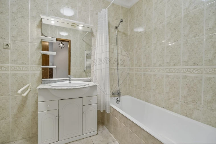 Apartamento T1 para Venda em São Felix da Marinha Foto 9