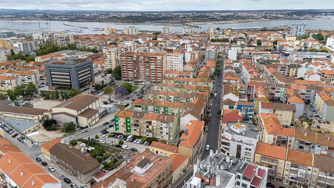 Moradia T2 para Venda em Alto do Seixalinho, Santo André e Verderena Foto 1